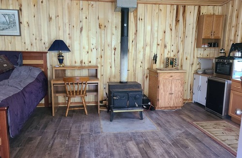 Yukon Cabin | Private lakefront cabin with mountain views