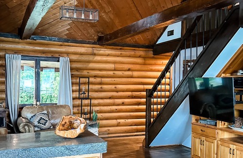 Georgian Bluffs Cabin | Private Lakefront Cabin. Fishing & ATVTrail access. Fall colour, Bruce Peninsula