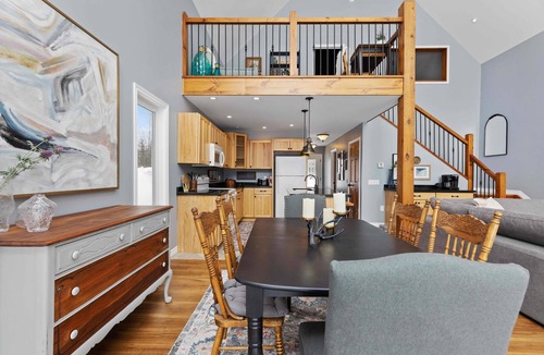 Dunchurch Cottage | Private Lakefront Cottage on Whitestone Lake - Pet Friendly!