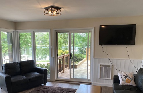 Mapleton House | Private Lower Lakehouse/Cottage on Conestogo Lake