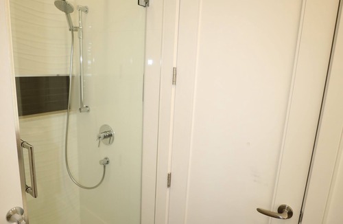 Richmond Apartment | Private Modern Suite 15min from YVR self check in