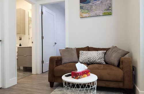 Renfrew-Collingwood House | Private Modern Suite - Central Location