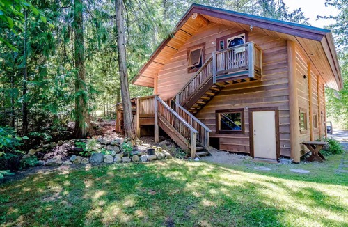 Mount Currie Cabin | Private Mountain Detached Loft.