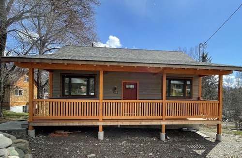 Kaslo Cottage | Private mountain view haven in the beautiful West Kootenays