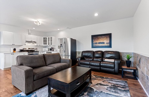 Chilliwack House | Private Mountainside Home - close to hiking trails and rivers.