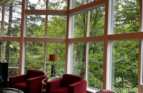 Utterson Cottage | Private Muskoka Island Getaway 6 BR on Skeleton Lake New Boathouse and Fast WiFi