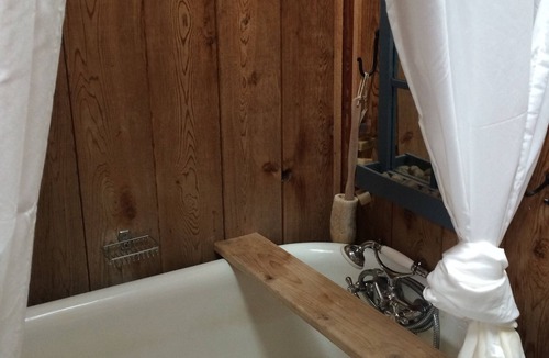 Salt Spring Island Cottage | Private Nature Getaway for Romantic Couple or Small Family Vacation!n
