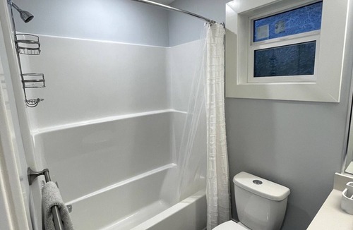 Saanich East Villa | Private New & Modern Cottage Parkside in Saanich