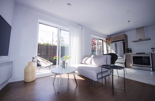 Cote-Des-Neiges—Notre-Dame-De-Grace House | Private patio 2BR King+Queen with Gym and Parking close to DT&Airport