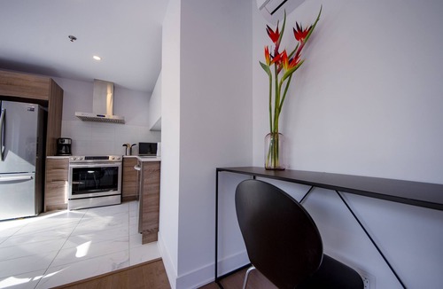 Cote-Des-Neiges—Notre-Dame-De-Grace House | Private patio 2BR King+Queen with Gym and Parking close to DT&Airport
