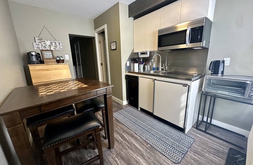South Lethbridge Apartment | Private/Pet-friendly Farmhouse Themed Suite with Kitchenette!