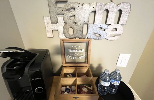 South Lethbridge Apartment | Private/Pet-friendly Farmhouse Themed Suite with Kitchenette!
