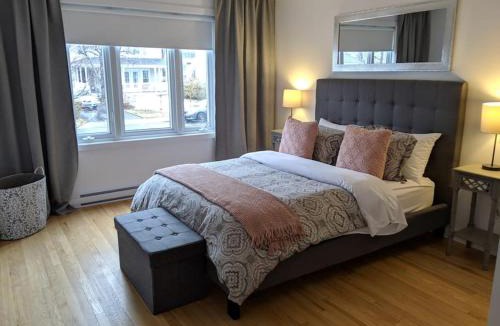 Longueuil Apartment | PRIVATE POOL AND BACKYARD * BBQ * 6 BEDS * 5 MIN. FROM MTL