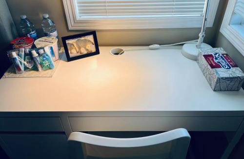 Fort Gary House | Private Queen Bedroom in Kenaston, Walmart, Costco, MITT, IKEA, Outlet, Unversity of Manitoba are nearby