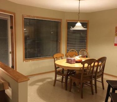 Fort Gary House | Private Queen Bedroom in Kenaston, Walmart, Costco, MITT, IKEA, Outlet, Unversity of Manitoba are nearby