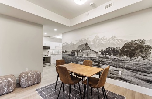 Langley House | Private Retreat Minutes from Thunderbird Show Park