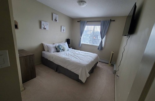 Southeast Edmonton Resort | Private room ∙ 2 guests