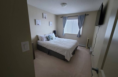 Southeast Edmonton Resort | Private room ∙ 2 guests