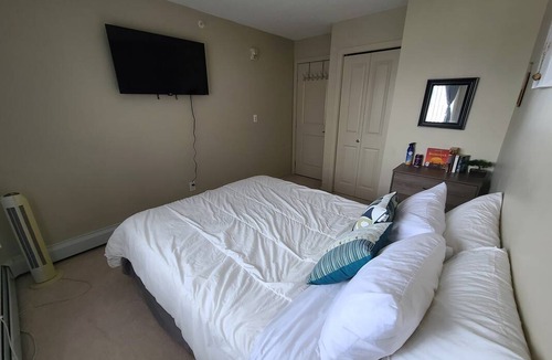 Southeast Edmonton Resort | Private room ∙ 2 guests