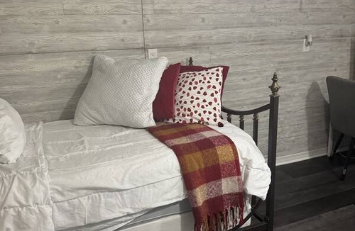 North York Resort | Private room ∙ 1 guest