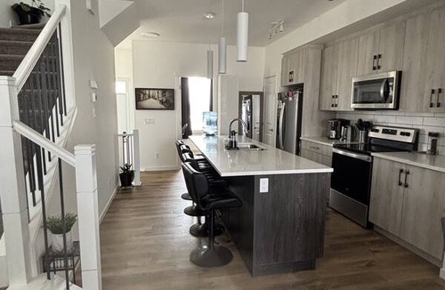 Southeast Calgary Resort | Private room ∙ 2 guests