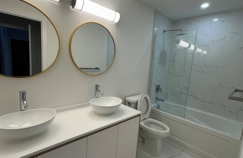 LaSalle Condo | Private Room & Bathroom(Ensuite) in Luxury Penthouse,Windsor/Lasalle