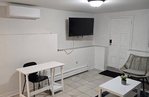 Halifax Resort | Private room ∙ 3 guests