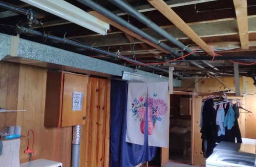 Burnaby House | Private room for budget guests