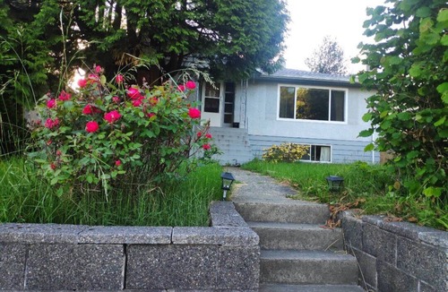 Burnaby House | Private room for budget guests