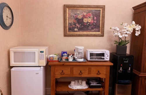 Niagara Falls Bed & Breakfast | Private Room Honey Room 15 MINS WALK to Falls