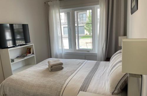 Stratford House | Private Room in Stratford Townhome