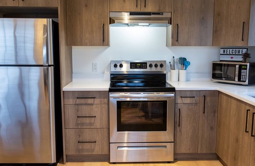 Colwood Apartment | Private Royal Bay Getaway