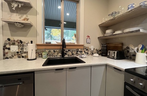 Chemainus Bed & Breakfast | Private rural vacation home stay in Stocking Creek Park, Cowichan Valley