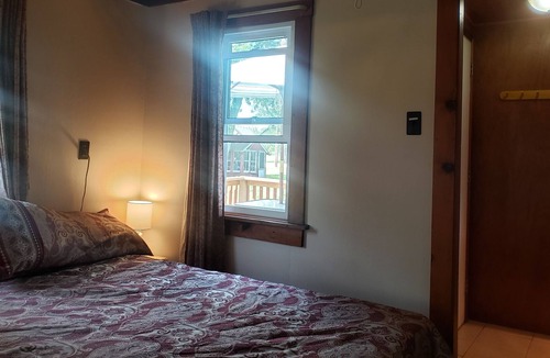 Wainfleet Cottage | Private sand beach. Lakeview. Spacious LongBeachCottages.com – Cottage #8