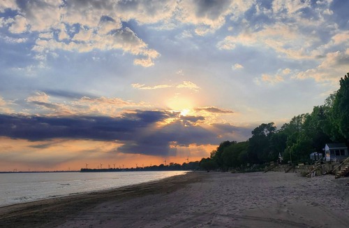 Wainfleet Cottage | Private sand beach. Lakefront. Spacious LongBeachCottages.com – Cottage #5