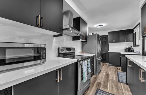 Hamilton House | Private & Spacious 6BR Home ~ Hamilton ~ Comfort