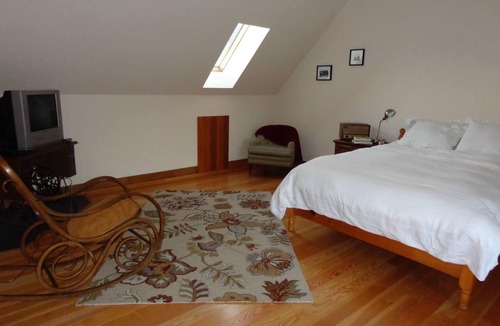 Otter Point Apartment | Private Spacious Loft Studio Close to Gordon’s Beach