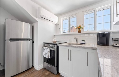 Burlington Apartment | Private Studio apartment Downtown - 2nd floor U5
