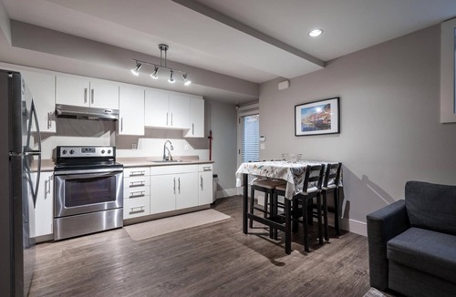 North Vancouver House | PRIVATE Suite