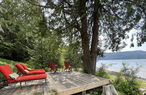 Sandy Hook Cottage | Private Waterfront Beach And Dock: Loft Coach House
