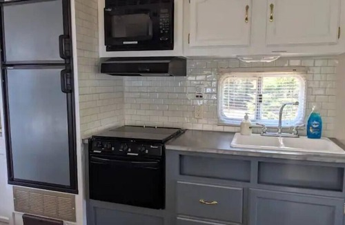 Kearney Cabin | Private waterfront bunkie cabin + RV trailer