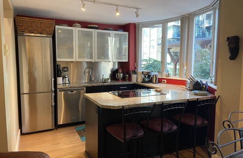 Coal Harbour House | Private West Coast Townhouse in the Heart of Coal Harbour - Courtyard Secure
