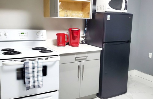 Newton House | Professional Stays Cozy Private 1BED Suite in Surrey- Major attractions nearby
