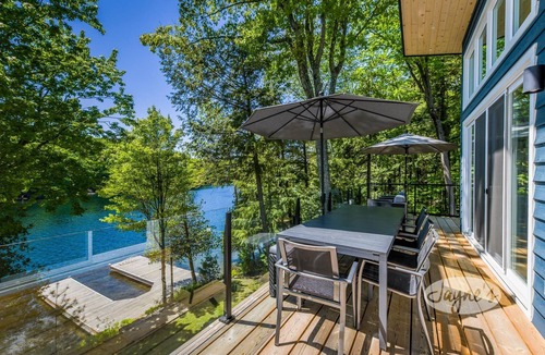 Muskoka Lakes Cottage | Professionally styled luxurious 4 bdrm 3 bath cottage on Lake Joe!