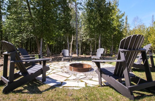 Lion's Head House | Proximity to Tobermory, Sauble Beach and The Grotto. Peaceful getaway!