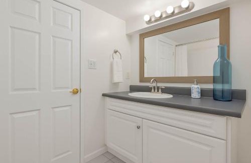 Saanich West House | Quaint 1 bedroom lower suite in Victoria, BC