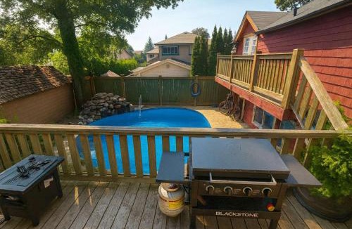 Saanich East Apartment | Quaint Attic Suite w Pool & Deck Access