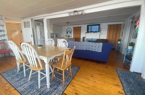 Arnprior Cottage | Quaint & Cozy: The most beautiful view of the Ottawa River in Arnprior!