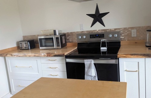 Yarmouth County Other | Quaint Farmhouse on 10 acres. Lake access and pet friendly.