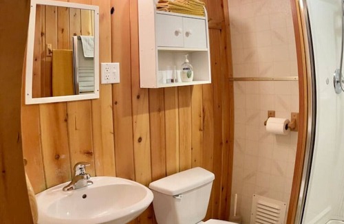 Blairmore Cabin | Quaint Riverside Cabin #2